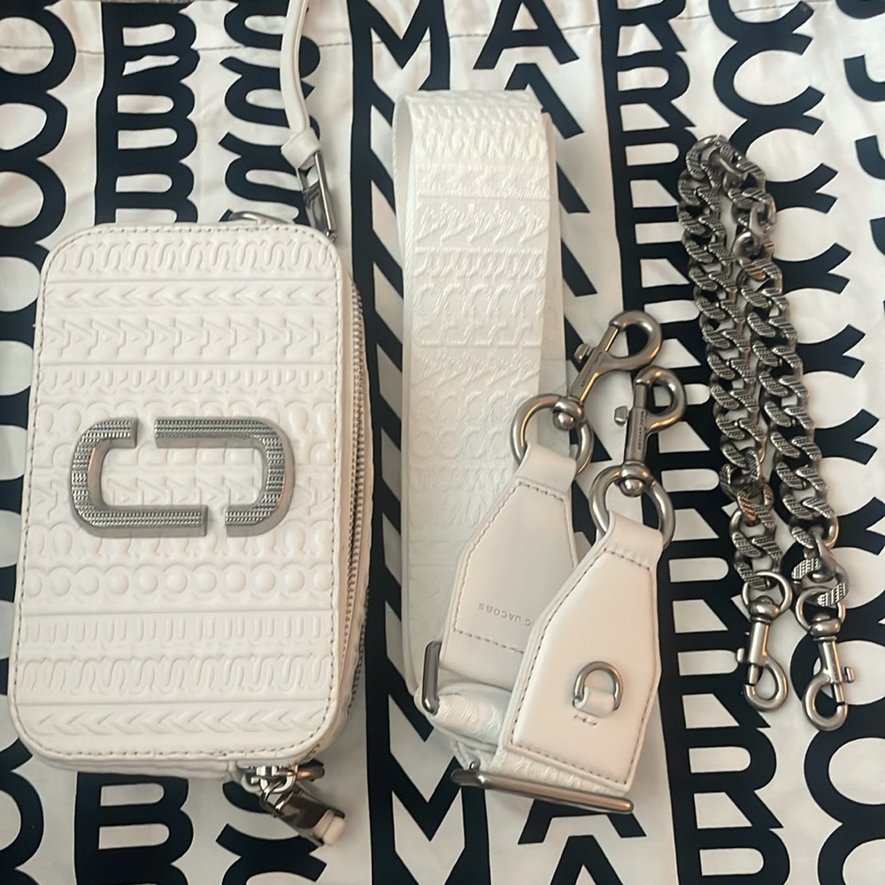 NWOT Marc Jacobs Monogram Snapshot